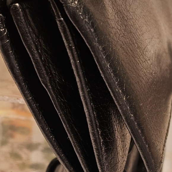 Gucci Calfskin Bilfold Leather Wallet - Picture 12 of 13